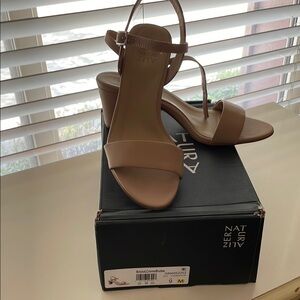 Naturalizer Tan Sandals
